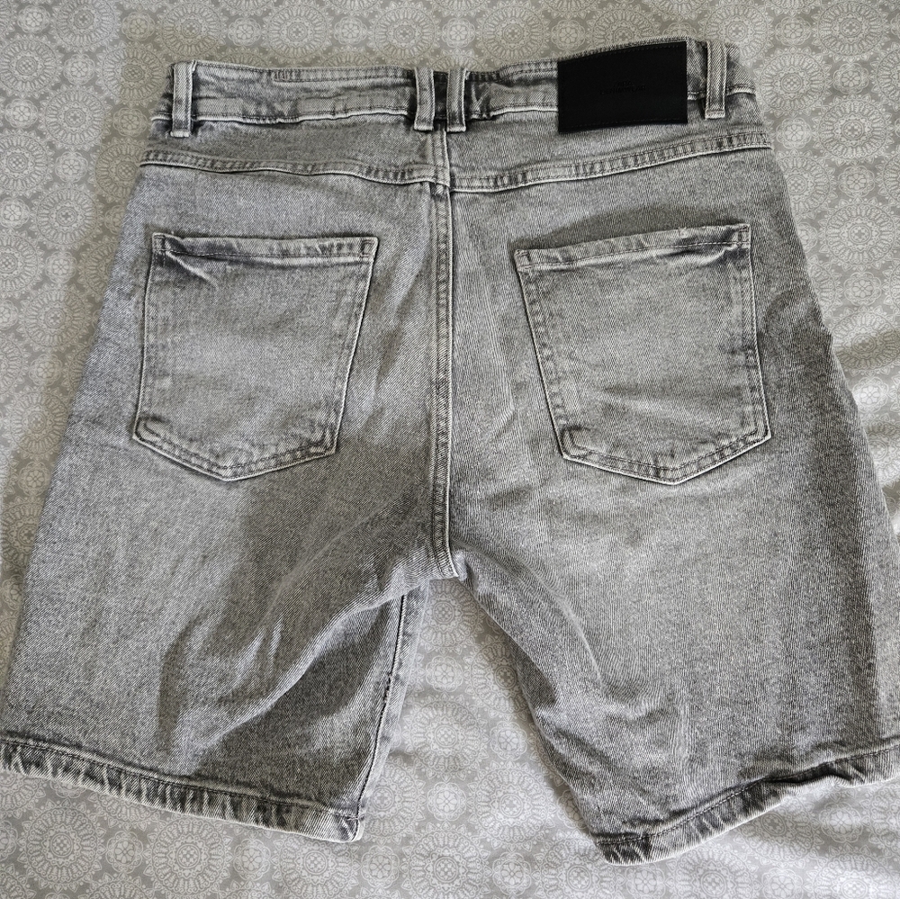 Zara Short - Picture 3 of 3